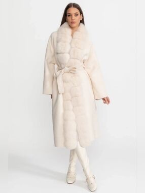 Sierra Darien Ivory Long Coat with Plush Fur Trim New w tags (retail $700)